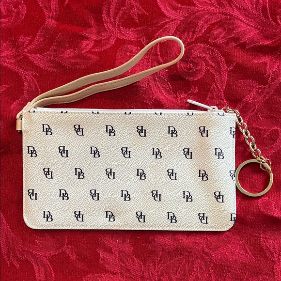 🔥EUC Dooney and Bourke Greta Slim Coated White Canvas Wristlet Clutch - Picture 5 of 11